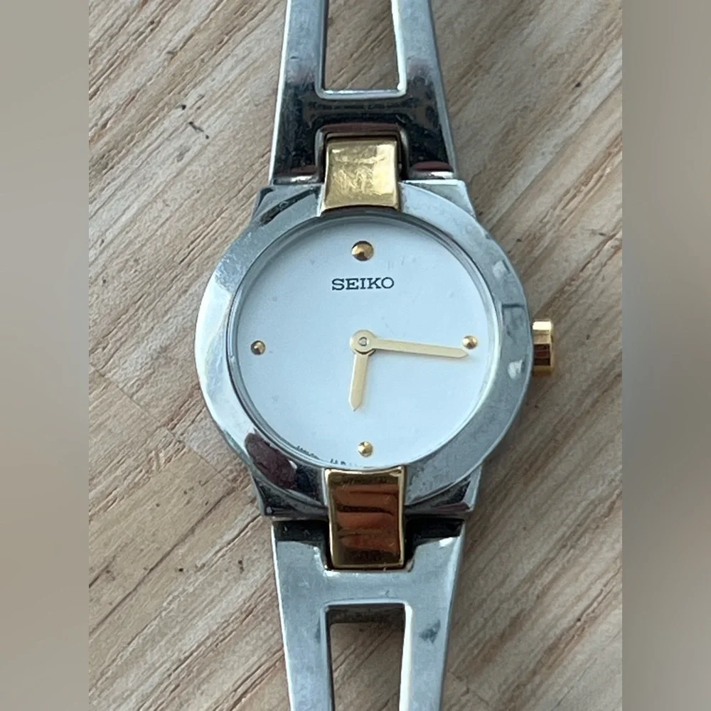 Seiko Ladies Watch Two-Tone Bracelet White Dial Gold-Tone Hands New Battery